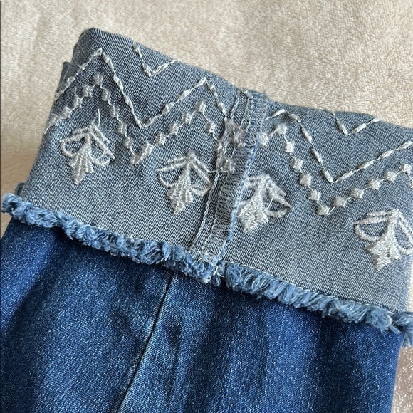 Blue Cropped Ankle Jeans with Distressed Finish - Picture 2 of 7